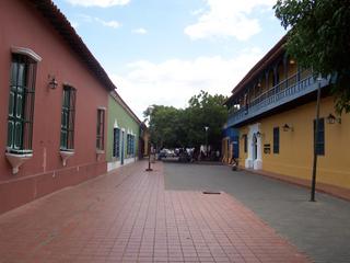 Une rue très colorée et propre (c'est rare au Vénézuela)