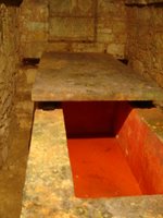 Sarcophage et tombeau dans les tunnels
