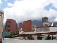 Vue sur Caracas du haut du toit de l'auberge