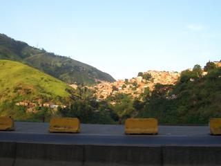 Sur le chemin de Caracas, des barillos reflètent le soleil